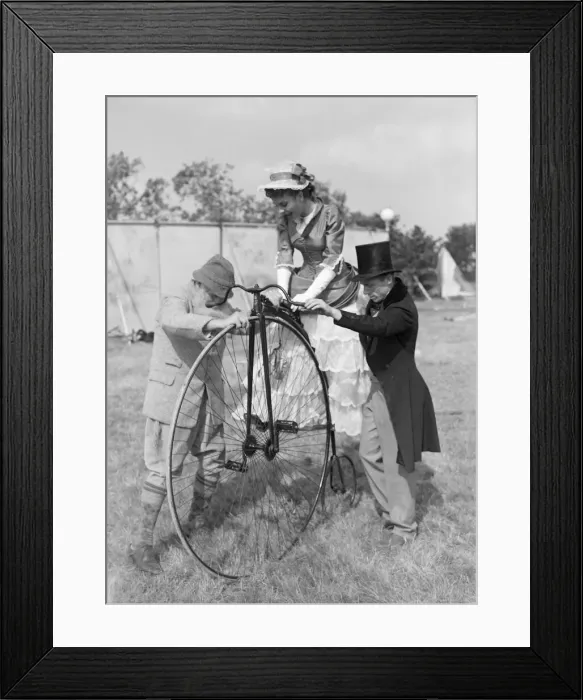Framed Print : A helping hand Jean Simmons making film So Long at the Fair Framed Print : A helping hand Jean Simmons making film So Long at the Fair