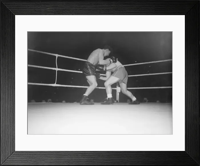 Framed Print : Boxing Dave sands wins British Empire Middle Weight Championship from Dick Turpin Framed Print : Boxing Dave sands wins British Empire Middle Weight Championship from Dick Turpin