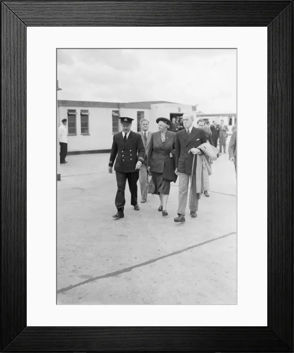 Framed Print : Sir Stafford Cripps at airport. 019305 / 2 Framed Print : Sir Stafford Cripps at airport. 019305 / 2