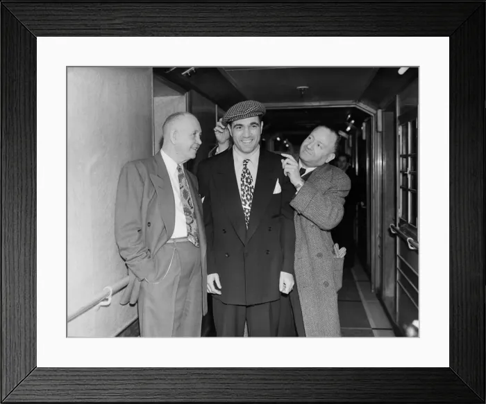 Framed Print : Boxing Joey Maxim American light heavy weight boxer in England to fight Freddie Framed Print : Boxing Joey Maxim American light heavy weight boxer in England to fight Freddie