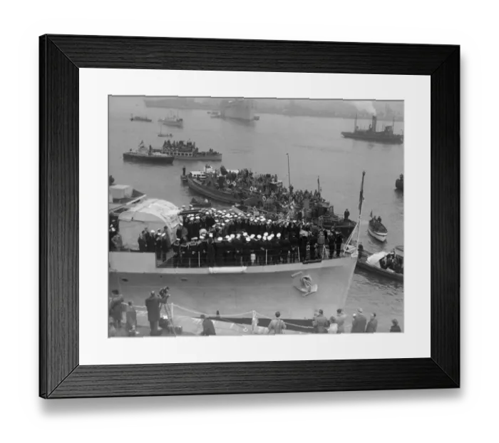 Framed Print : H. M. S. Amethyst arrivesback at Portsmouth following the Yangtese Incident Framed Print : H. M. S. Amethyst arrivesback at Portsmouth following the Yangtese Incident
