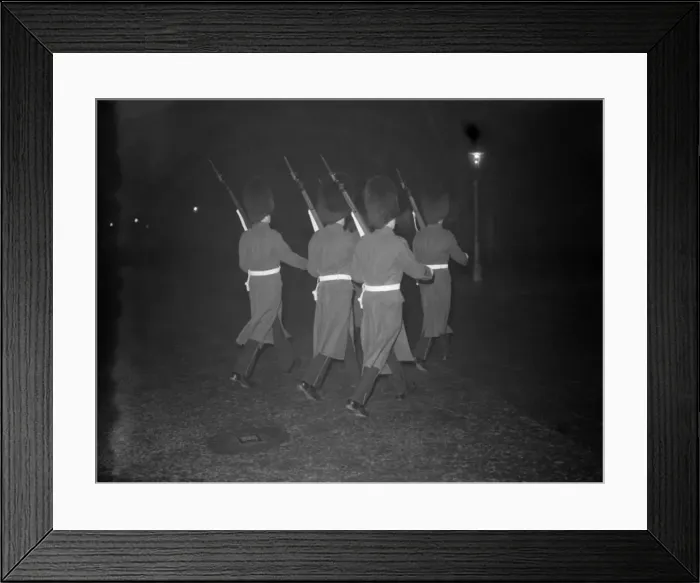 Framed Print : Guardsmen marching back to guard room after sentry duty at Buckingham Palace Framed Print : Guardsmen marching back to guard room after sentry duty at Buckingham Palace