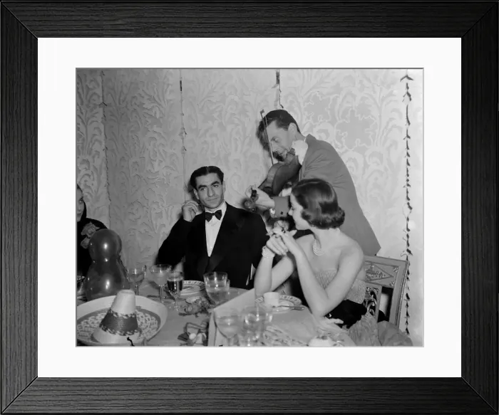 Framed Print : Shar of Persia dines with an Italian Countess, the Contessa Cresp