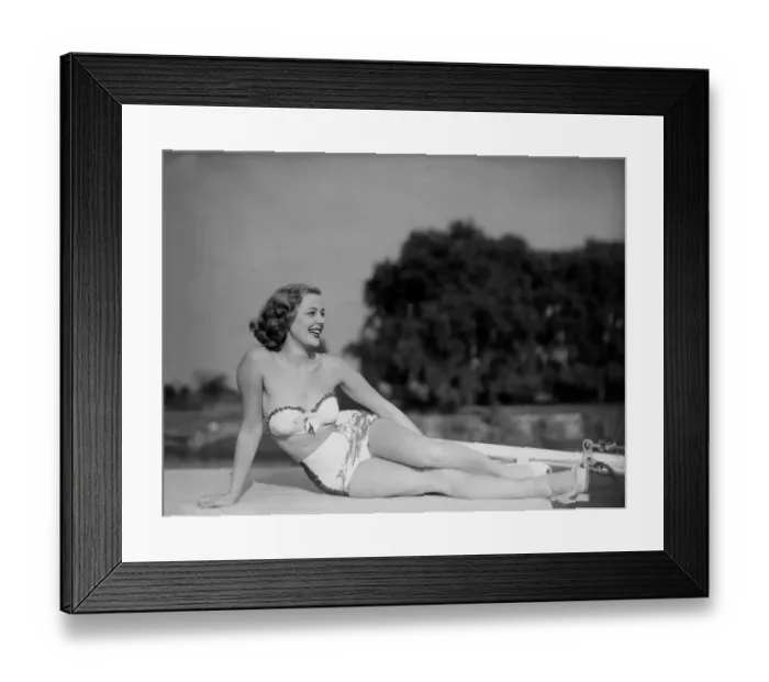 Framed Print : Film Star Pamela Deeming on the river Thames at Twickenham. 1949