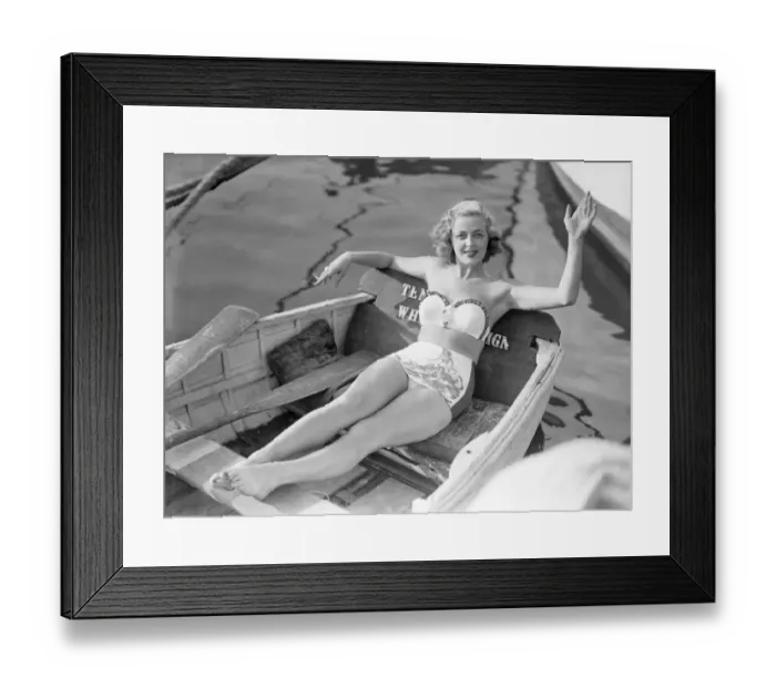 Framed Print : Film Star Pamela Deeming on the river Thames at Twickenham. 1949 Framed Print : Film Star Pamela Deeming on the river Thames at Twickenham. 1949