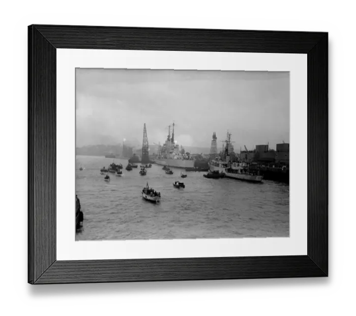 Framed Print : H. M. S. Amethyst arrives at Portsmouth following the Yangtese Incident