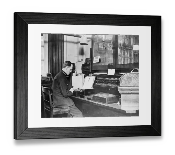 Framed Print : Scotland Yard Police Station circa 1947 006776  /  1