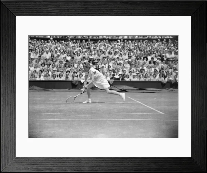 Framed Print : Wimbledon Womens Singles Miss L Brough Vs Miss Du Pont 3  /  7  /  1949