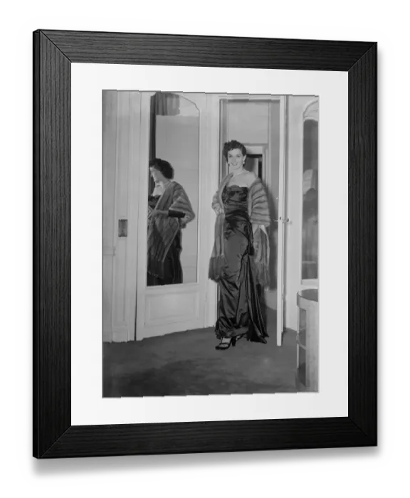 Framed Print : Film Star Jane Russell arrives in England. September 1948 020234  /  1