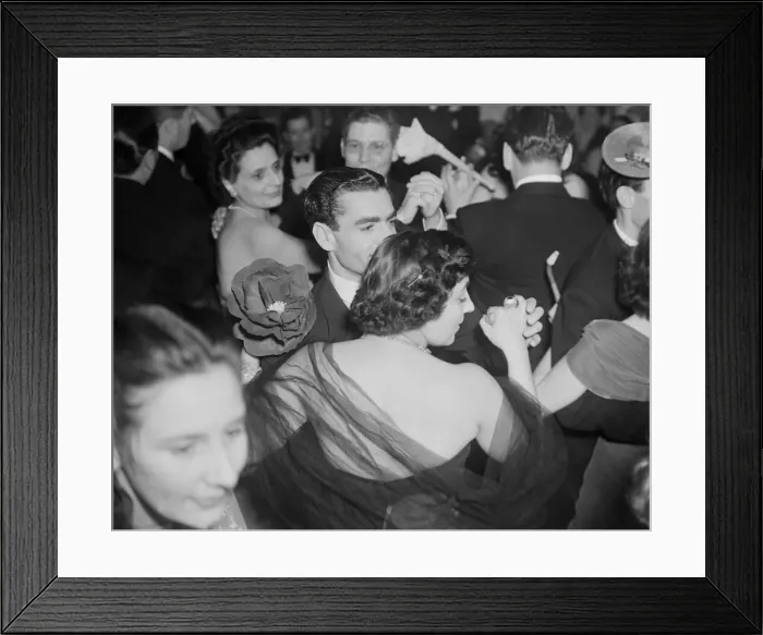 Framed Print : Shar of Persia dancing at Romes Excelsior Hotel. 1950 022074 / 3 Framed Print : Shar of Persia dancing at Romes Excelsior Hotel. 1950 022074 / 3