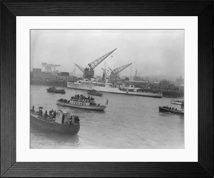 Framed Print : H. M. S. Amethyst arrives at Portsmouth following Yangtese Incident