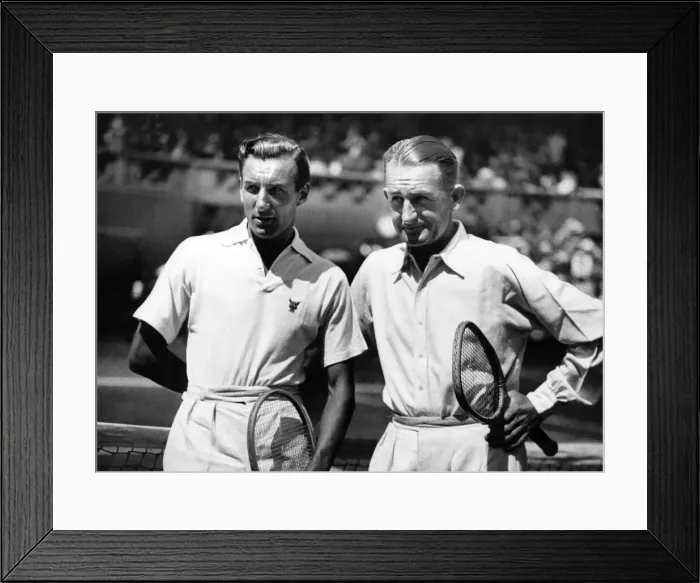 Framed Print : Fred Perry, (England) (left) and Jack Crawford, photographed before their men Framed Print : Fred Perry, (England) (left) and Jack Crawford, photographed before their men