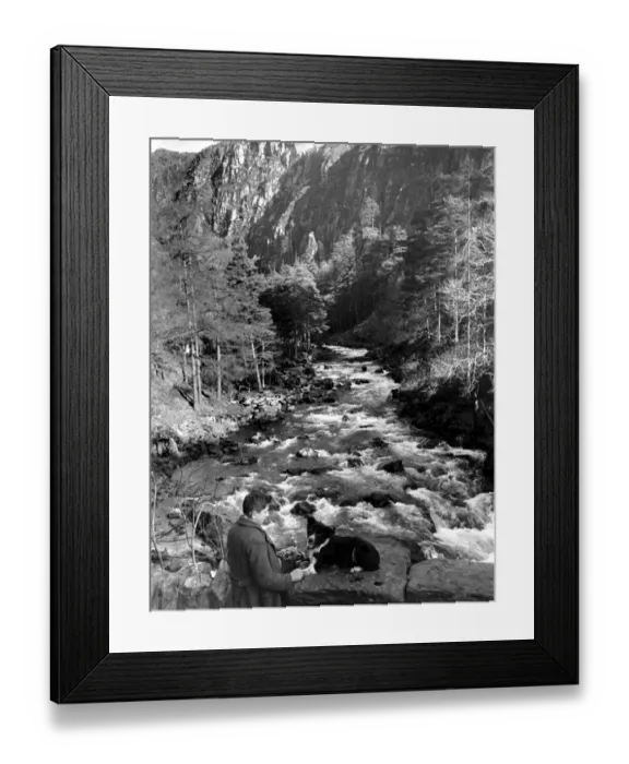 Framed Print : A Vavine scene at Aber Glaslyn Wales. December 1938 P000047 Framed Print : A Vavine scene at Aber Glaslyn Wales. December 1938 P000047