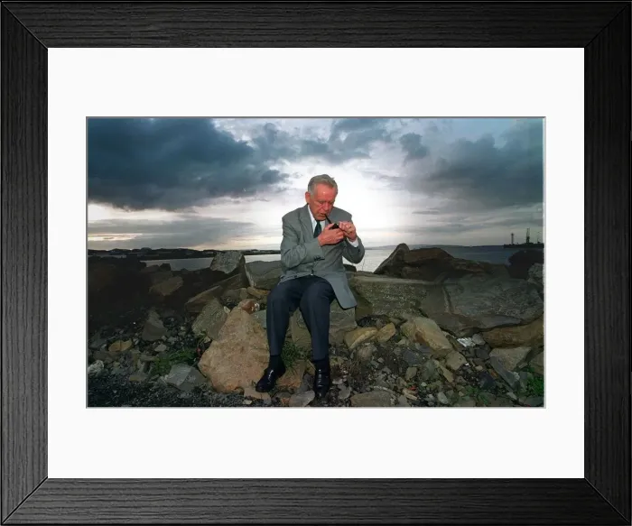 Framed Print : Magnus Magnusson television presenter, back in Orkney. Seen here thinking over Framed Print : Magnus Magnusson television presenter, back in Orkney. Seen here thinking over