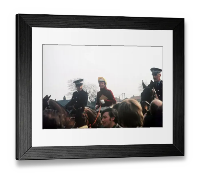 Framed Print : Red Rum and jockey Brian Fletcher win world-famous chase at Aintree Racecourse