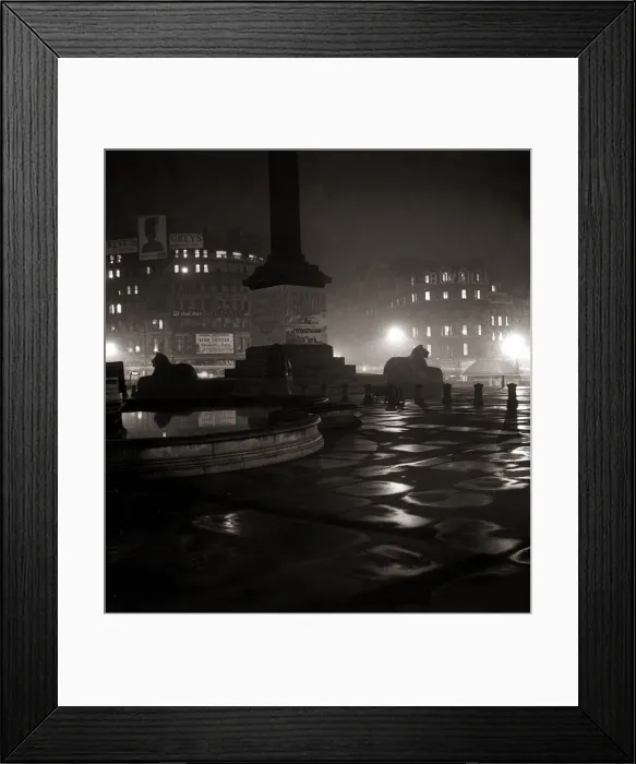 Framed Print : Trafalgar Square in London - Nelsons Column The Lions Framed Print : Trafalgar Square in London - Nelsons Column The Lions