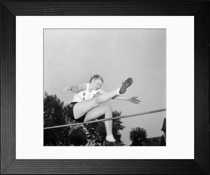 Framed Print : Sport, Athleties, High Jump. Lesley Lane high jumper seen clearing the bar Framed Print : Sport, Athleties, High Jump. Lesley Lane high jumper seen clearing the bar