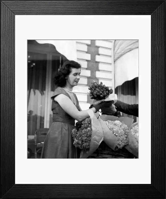 Framed Print : Cannes Film Festival 1953. Actress Elsy Albiin seen here on the beach at Cannes