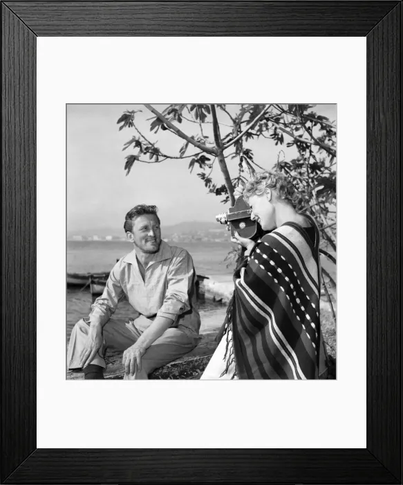 Framed Print : Actor Kirk Douglas having his photograph taken by starlet. D3118-026 Framed Print : Actor Kirk Douglas having his photograph taken by starlet. D3118-026
