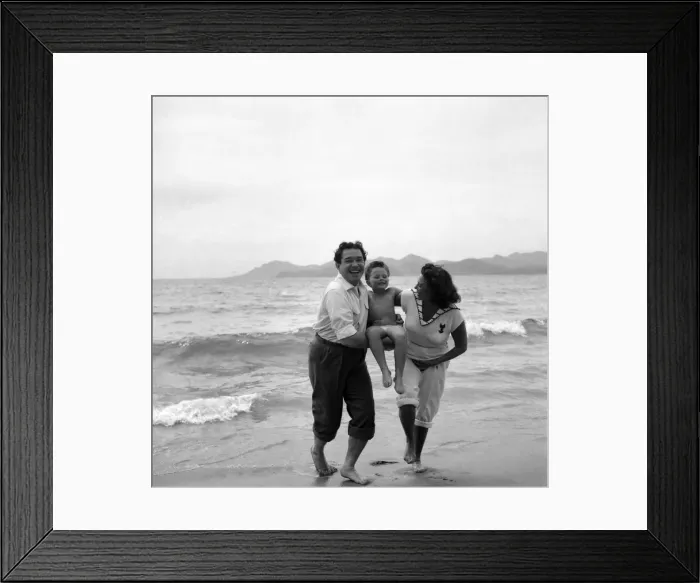Framed Print : Cannes Film Festival 1953. Hester Ferguson (BBC Singer) seen here with musical comedy Framed Print : Cannes Film Festival 1953. Hester Ferguson (BBC Singer) seen here with musical comedy