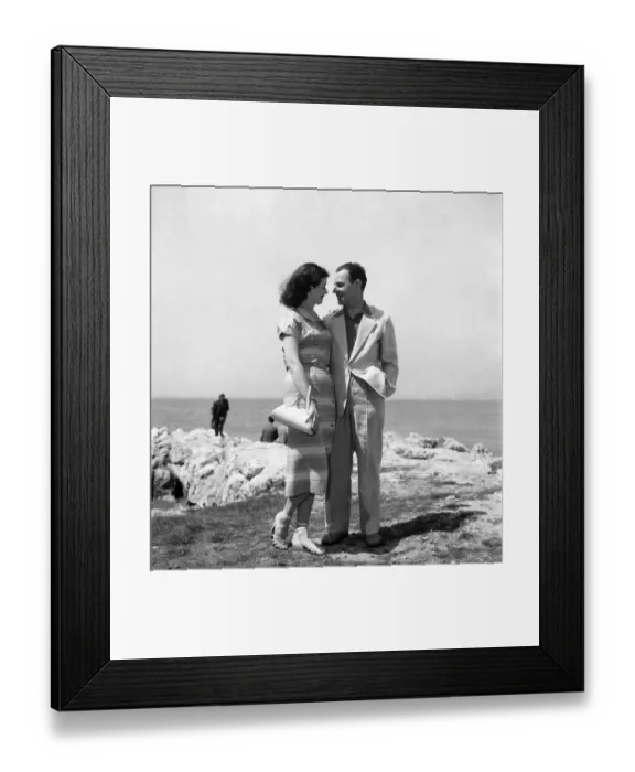 Framed Print : Cannes Film Festival 1953. Swedish actress Elsy Albiin and actor Dick Richards. D3118-056