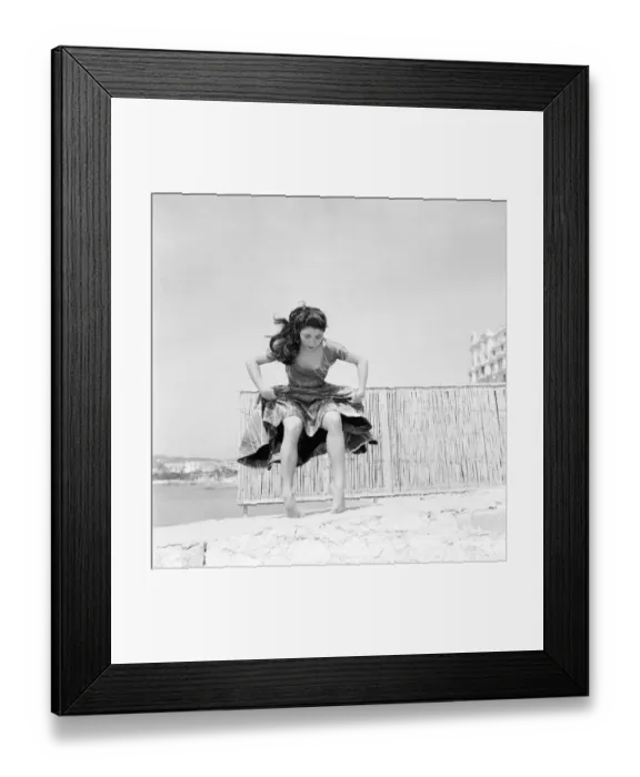 Framed Print : Cannes Film Festival. Brazillian film actress. D3118-035 Framed Print : Cannes Film Festival. Brazillian film actress. D3118-035