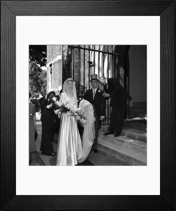 Framed Print : Romance: Wedding Day Bride and the father of the bride arrive at church. D3347-001