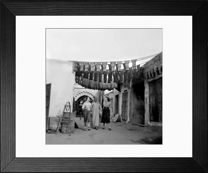Framed Print : Two French actresses walk through the streets and market square in Marrakech Framed Print : Two French actresses walk through the streets and market square in Marrakech