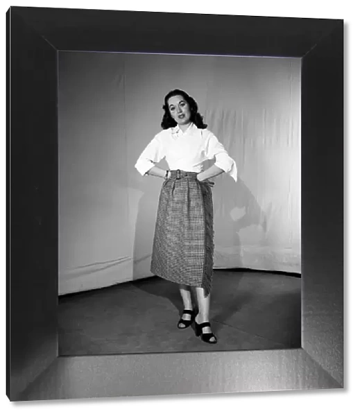 Rug Skirt. December 1952 C6264