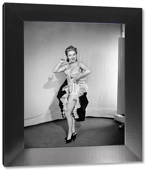 Lynne Bretonn, N  /  C. UTD. 'Pin-up'Girl. December 1952 C6323-001