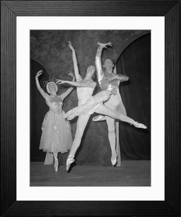 Framed Print : Alicia Markova Ballerina August 1949 with her dance partner Anton Dolin performing Framed Print : Alicia Markova Ballerina August 1949 with her dance partner Anton Dolin performing