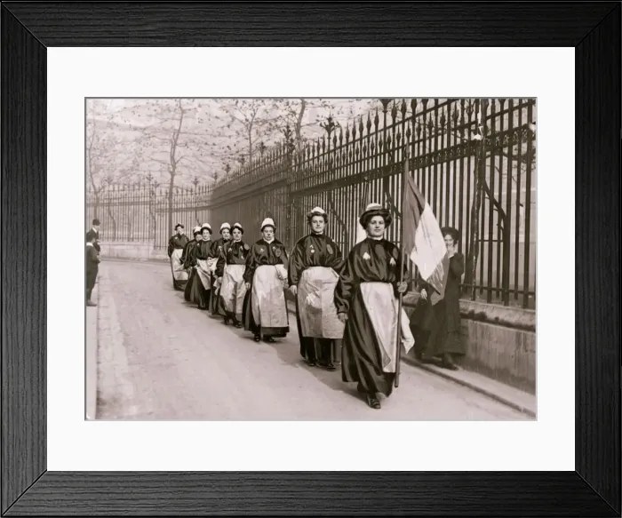 Framed Print : November 1908 Suffragettes in Prison Garb leave Clements Inn to advertise their upcoming Framed Print : November 1908 Suffragettes in Prison Garb leave Clements Inn to advertise their upcoming