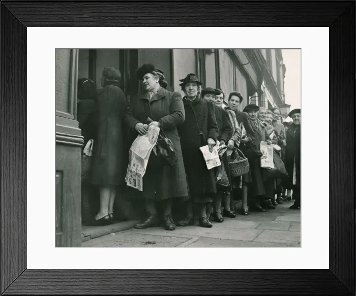 Framed Print : Post War Food Rationing During the Second World War, (1939-45) Framed Print : Post War Food Rationing During the Second World War, (1939-45)