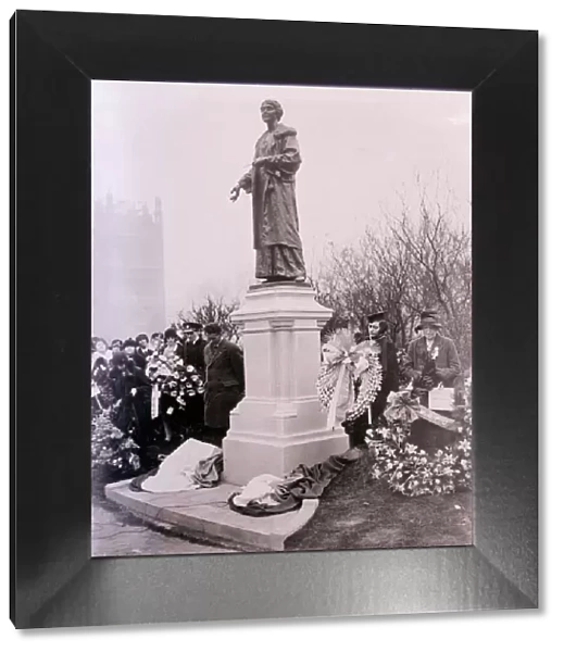 Statue Unvieled March 1930 of Mrs Emmeline Pankhurst in Victoriatower Gardens