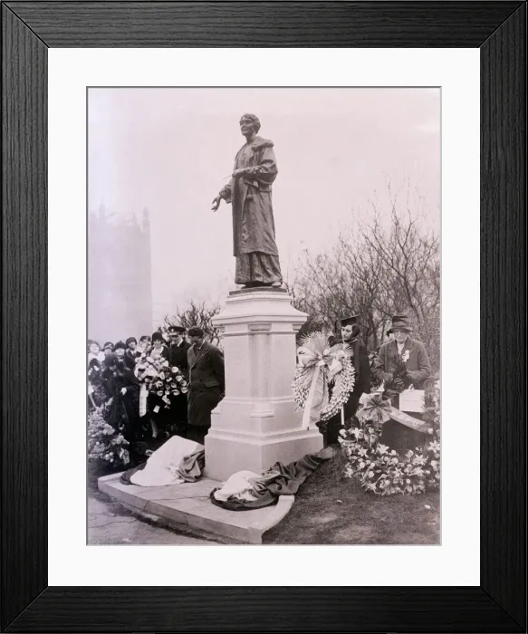 Framed Print : Statue Unvieled March 1930 of Mrs Emmeline Pankhurst in Victoriatower Gardens