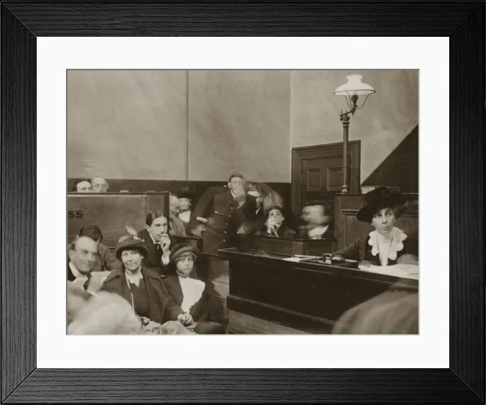 Framed Print : Mrs Dora Montefiore Suffragette October 1913 Pictured in Court 1910s Framed Print : Mrs Dora Montefiore Suffragette October 1913 Pictured in Court 1910s