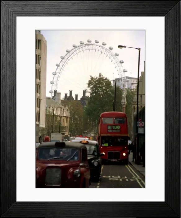 Framed Print : Millennium Wheel November 1999 BA London Eye Wheel complete with all 32 pods
