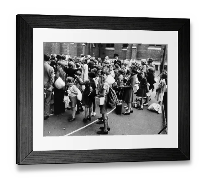 Framed Print : Schoolchildren at St Michaels Church School in Buckingham Palace Road London rehearse for