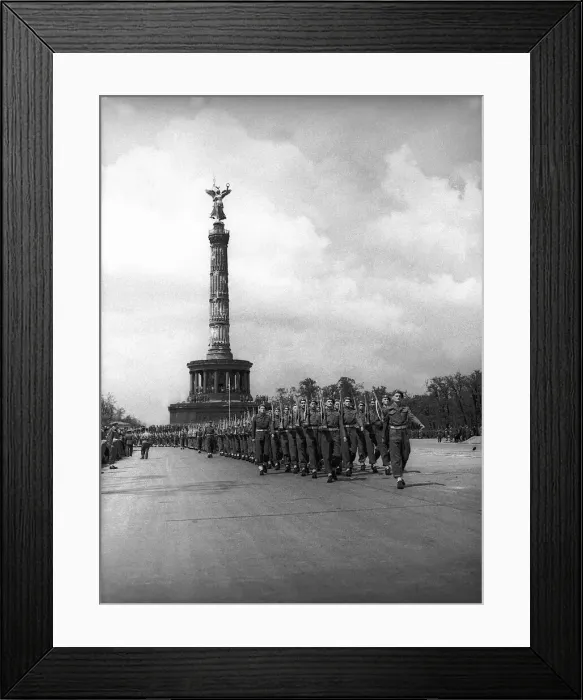 Framed Print : British army soldiers during a parade at 200 ft Sieges Saule Column of Victory in Berlin Framed Print : British army soldiers during a parade at 200 ft Sieges Saule Column of Victory in Berlin