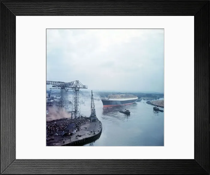 Framed Print : Ships - Shipping - Queen Elizabeth II - September 1967 Crowds gather as the QE2 is Framed Print : Ships - Shipping - Queen Elizabeth II - September 1967 Crowds gather as the QE2 is