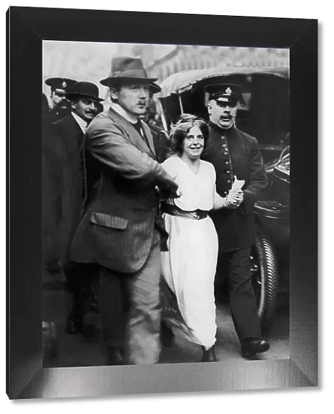 Suffragette Annie Kenney Arrested by Police Officers Oldham cotton-girl Kenny