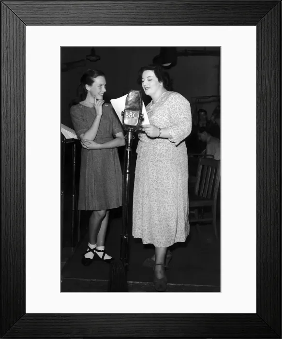 Framed Print : Julie Andrews Actress with actress Hatti Jaques in the radio programme Educating Archie