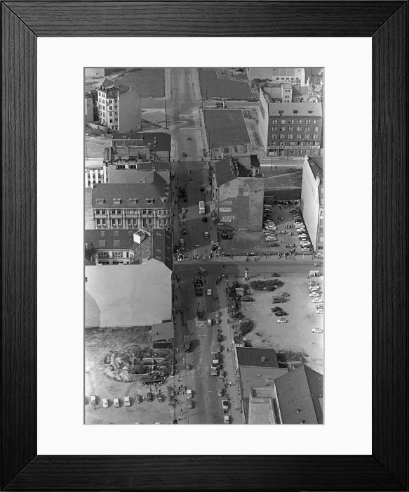 Framed Print : Germany Berlin Wall August 1961 Scenes of the Berlin Wall Aerial view East