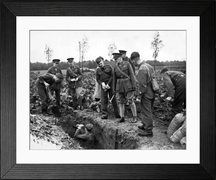 Framed Print : Lieutenant General Sir John Dill inspecting soldiers at work digging trenches in France