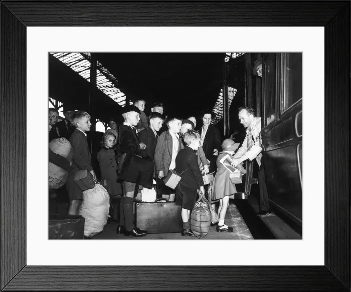 Framed Print : War Evacuees leaving Euston Station 1939 Framed Print : War Evacuees leaving Euston Station 1939