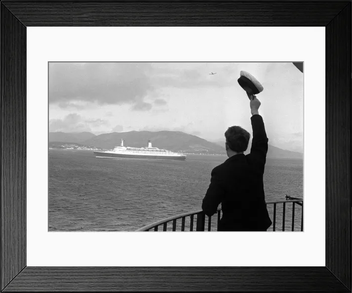 Framed Print : QE2 Leaving Clyde River - Jan 1969 Framed Print : QE2 Leaving Clyde River - Jan 1969