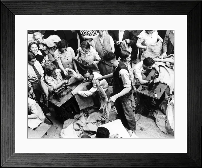 Framed Print : Sewing sand bags in the East End of London during WW2 1939 Framed Print : Sewing sand bags in the East End of London during WW2 1939