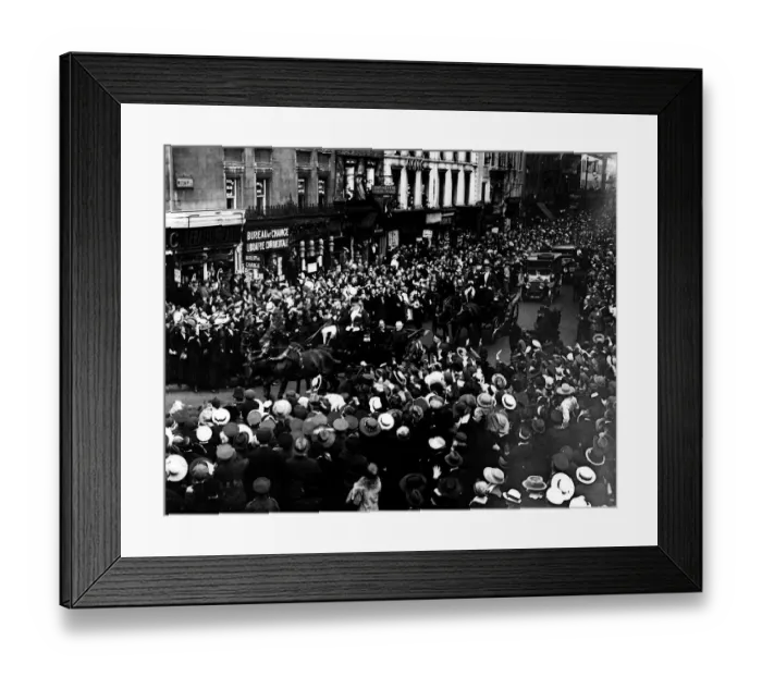 Framed Print : Prime Minister Lloyd George with King George pictured leaving Victoria Station in London Framed Print : Prime Minister Lloyd George with King George pictured leaving Victoria Station in London