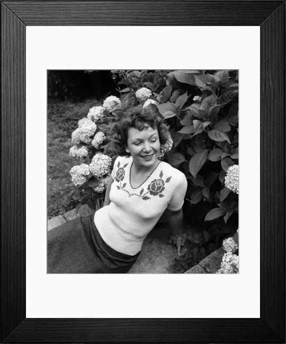 Framed Print : Jean Kert wearing a Special Jumper on her farm in Sussex. August 1953 O20002-002