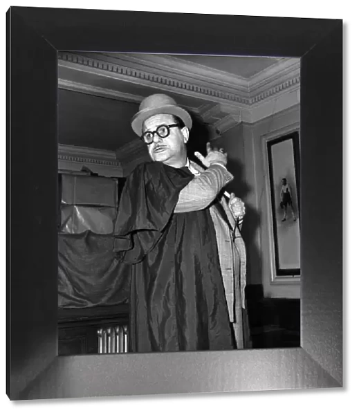 Portrait of comedian Leon Cortez. February 1947 O6631